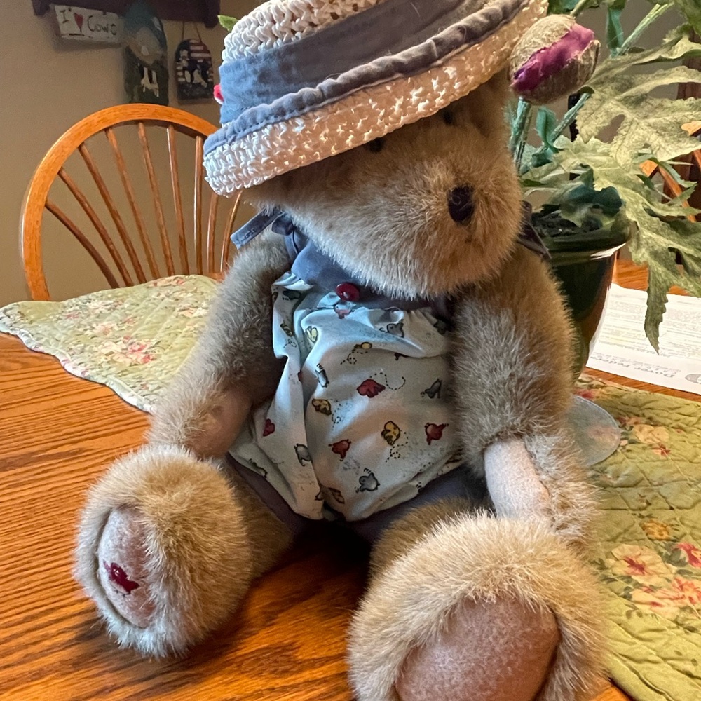Boyds Bears Brown and Gray Stuffed Animal with Hat - Tawny Tweeter